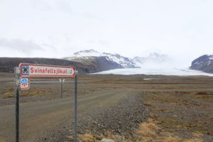 Dirt road to Svínafellsjökull with sign pointing to glacier