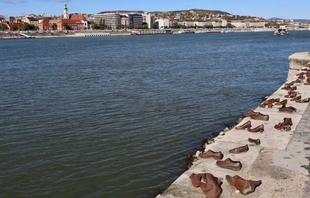 Iron shoes along the banks of the Danube