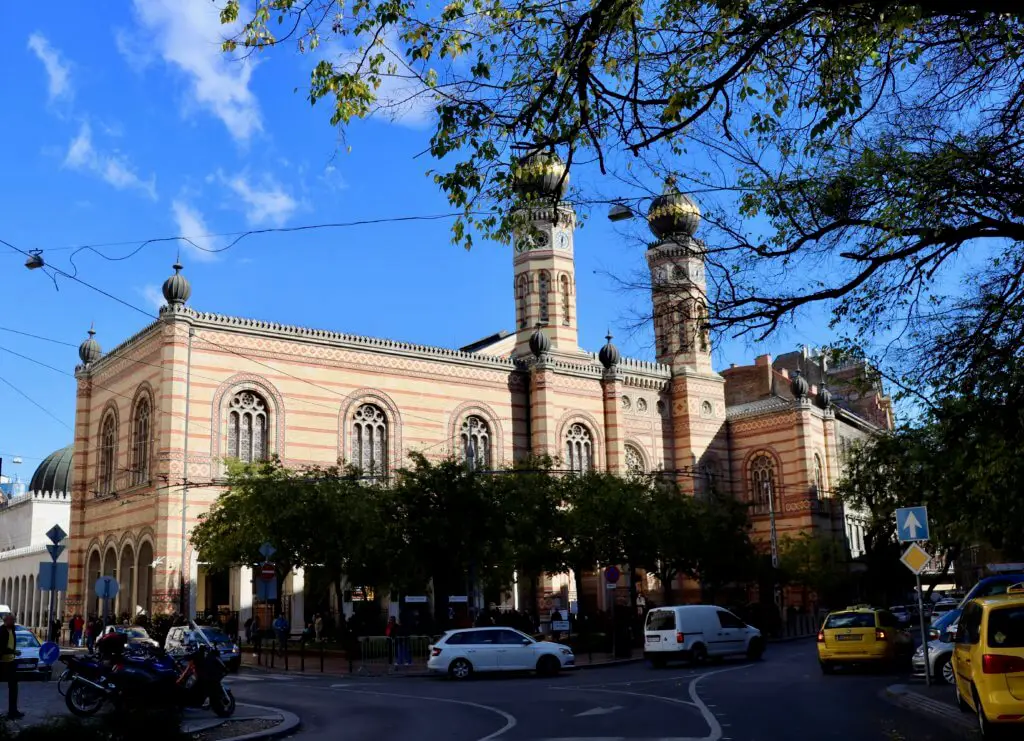 Dohány Street Synagogue street view