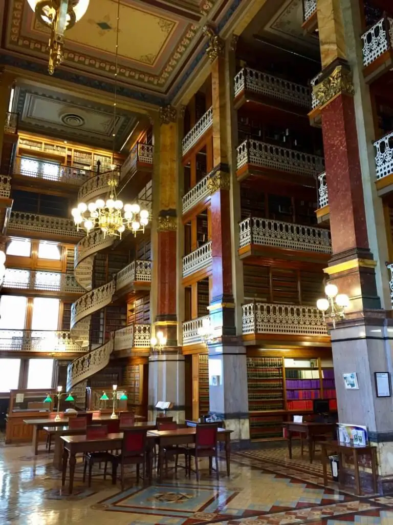 The gorgeous library of the Iowa Capitol Building
