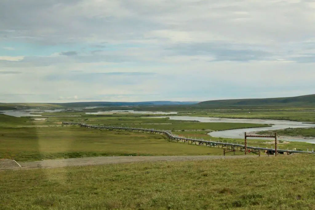 The Alaska pipeline stretching off into the distance as seen from the Dalton Highway