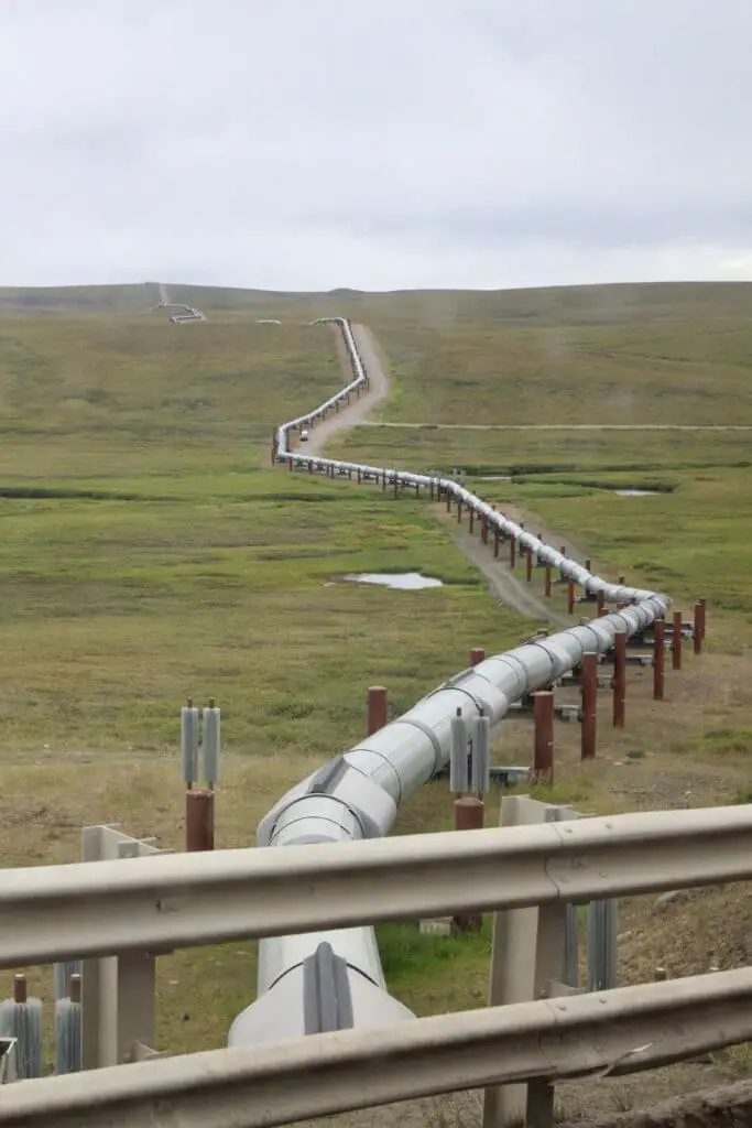 Another view of the pipeline zig-zagging into the distance