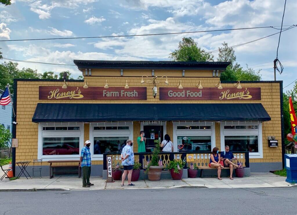 Exterior of Honey's, one of the best restaurants in the Rehoboth Beach area for breakfast and lunch