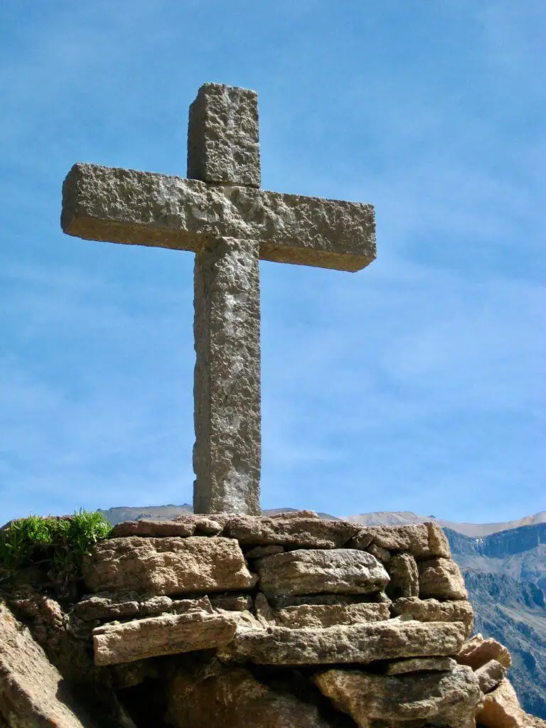 Stone cross on the edge of Colca Canyon