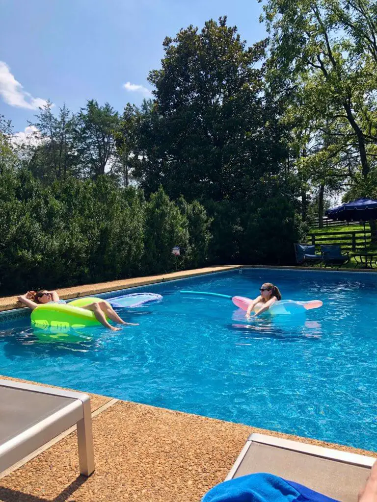 Gwen and Paola relaxing in the pool